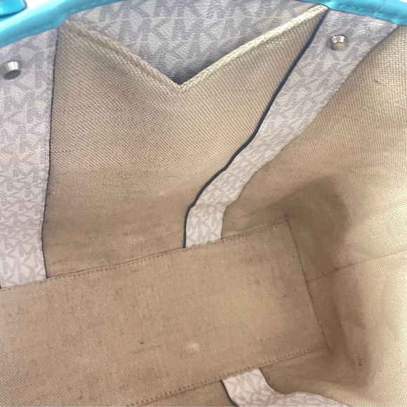 Michael Kors Rare Ocean Blue Signature Tote & Wallet - Picture 9 of 14